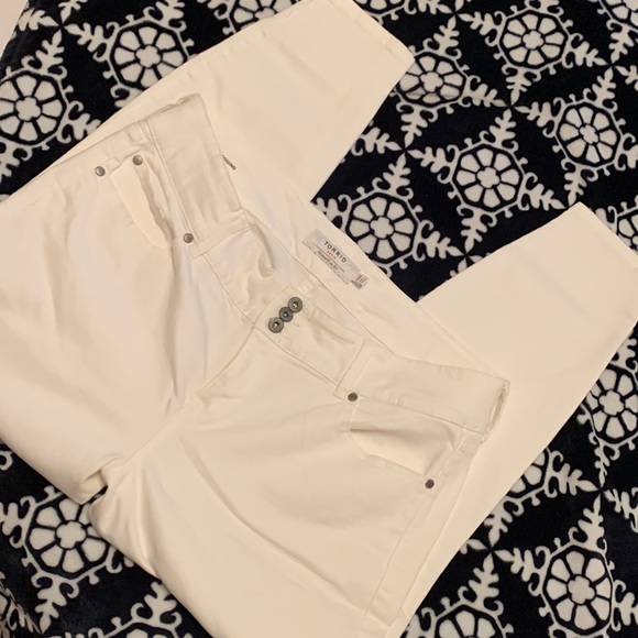 NWOT Torrid White Denim Jeans. - Picture 2 of 8